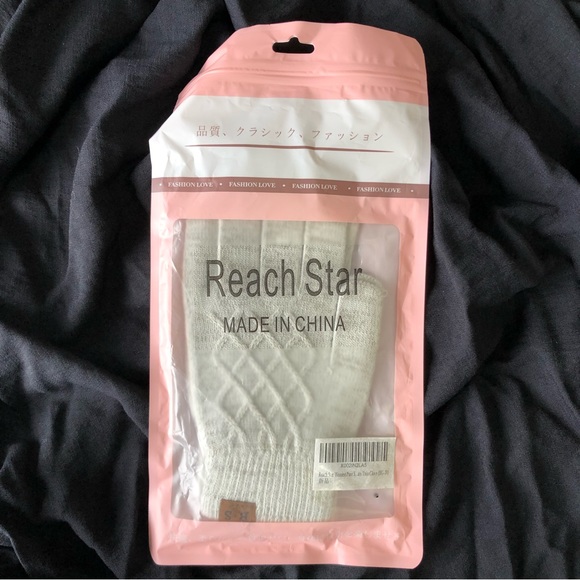 Soft Light Grey Gloves - Picture 8 of 9